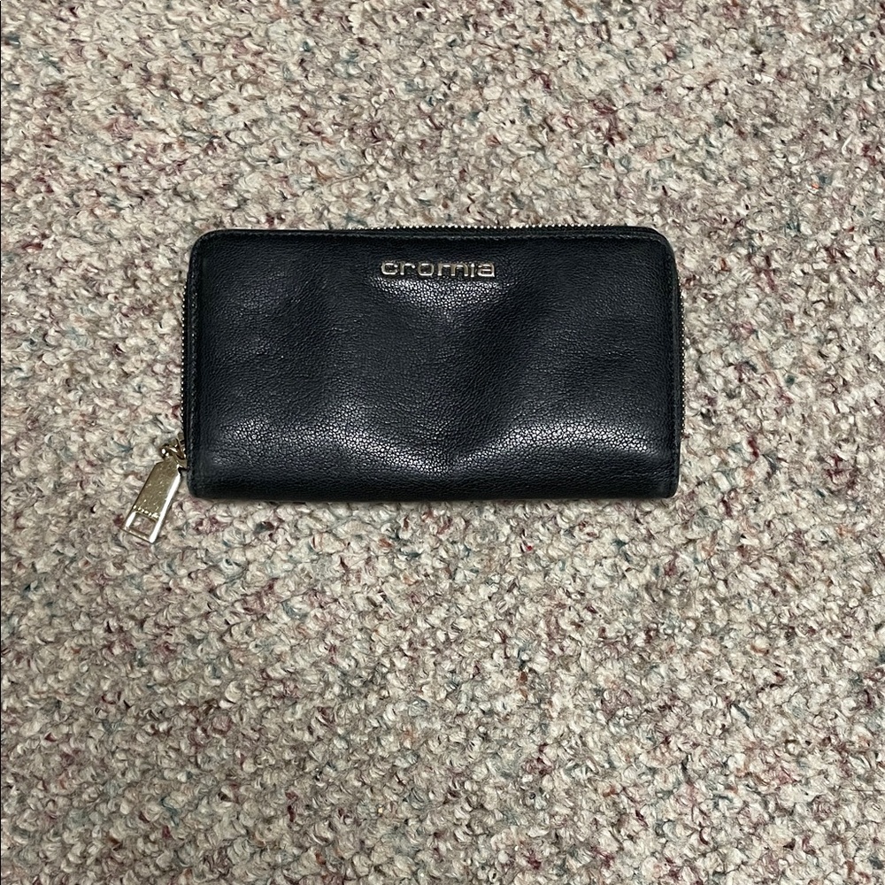 Cromia Black Leather Wallet with Id and card slots and zip close coin purse
